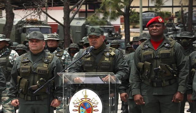 La cúpula militar venezolana expresó "absoluta lealtad" a Maduro tras el ataque frustrado. Foto: EFE