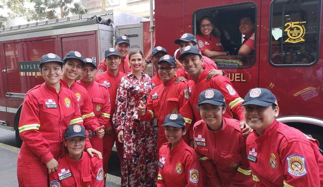 Maju Mantilla rinde homenaje al cuerpo de bomberos (FOTOS)