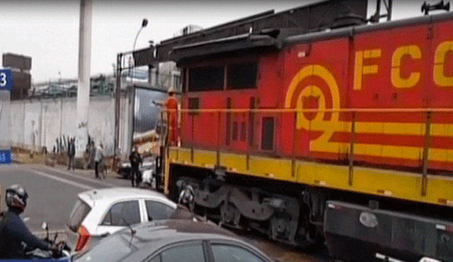 Callao: tren averiado en avenida Faucett genera gran congestión vehicular [VIDEO]