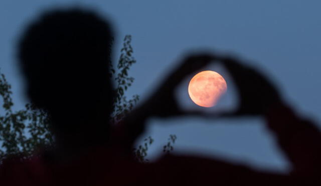 Las maravillosas imágenes que dejó el eclipse lunar de este viernes [FOTOS]