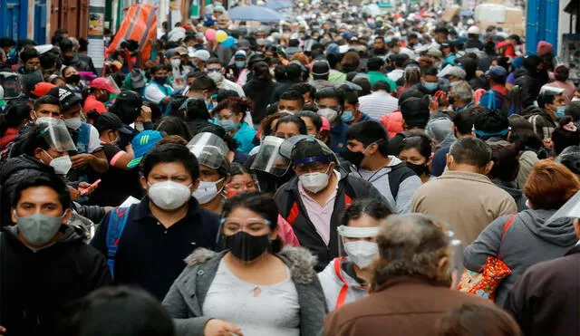 Perú alcanzó este martes los 811.768 contagios y 32.396 decesos por coronavirus. Foto: Antonio Melgarejo Yaranga/La República