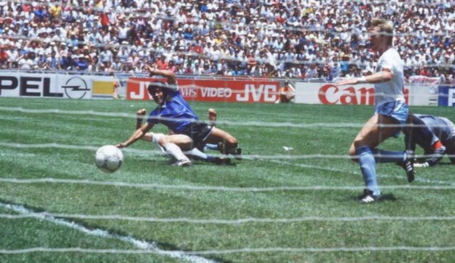 El 'Pelusa' anotó el mejor gol en la historia de los Mundiales frente a Inglaterra en México 1986. Foto: AFP