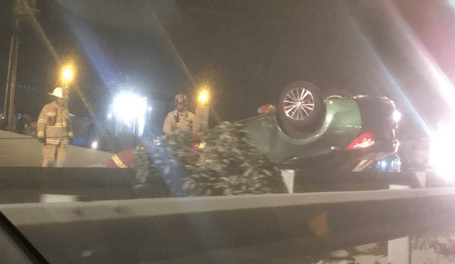 Costa Verde: vehículo terminó volteado tras accidente en San Miguel [VIDEO]