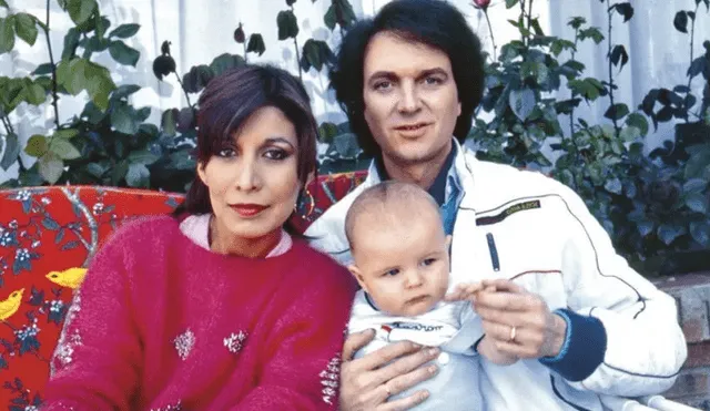 Camilo Sesto junto a su familia en la década de los ochenta.