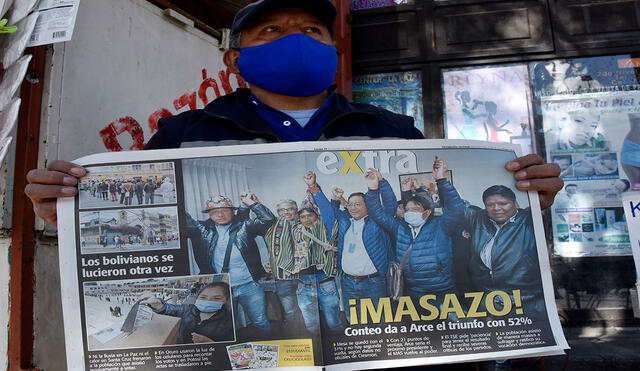 La prensa en Bolivia resaltó lo que parece una victoria contundente de Luis Arce, el candidato del Movimiento al Socialismo (MAS) de Evo Morales. Foto: AFP