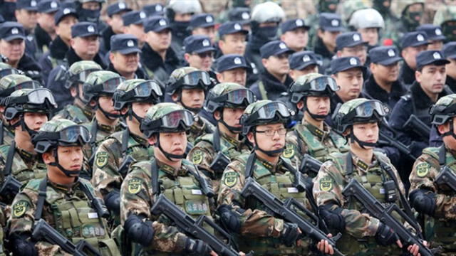 China: Prohíben que soldados busquen pareja por Internet