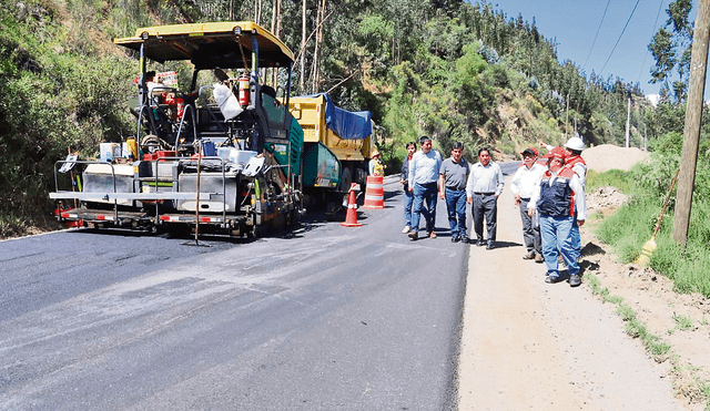 Obras. Construcción de carreteras para unir pueblos de Áncash.