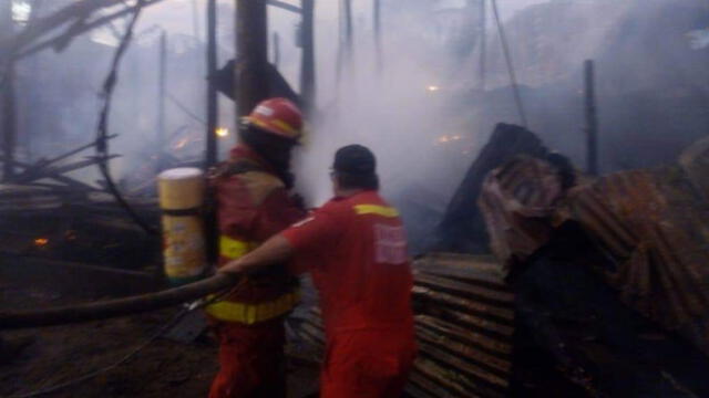 Damnificados intentaron recuperar sus pertenencias, pero las llamas se lo impidieron. (Foto: Difusión)
