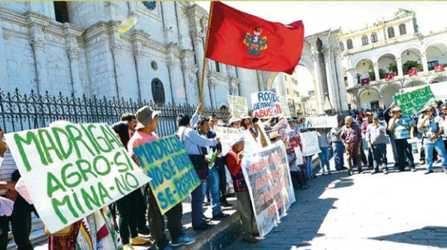 Arequipa: Pobladores bloquean vías en Chivay por protesta contra minera