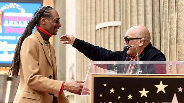 Rapero Snoop Dogg ya tiene su estrella de Hollywood y lo celebró a su fiel estilo [VIDEO]