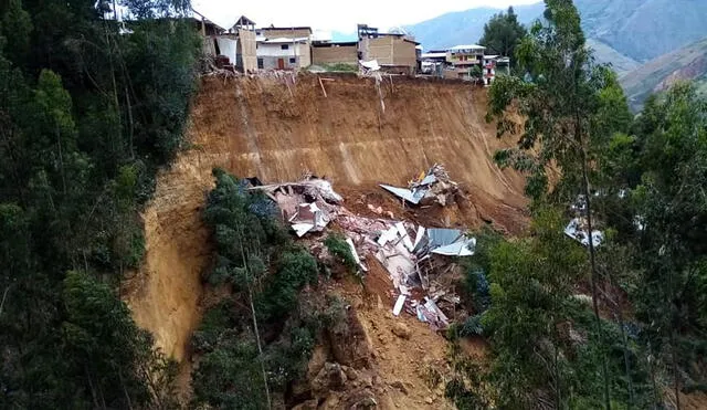 La inestabilidad del terreno provocó el derrumbe de las viviendas.