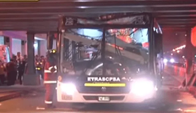 Avenida Brasil: al menos 28 heridos tras choque de bus contra puente [VIDEO]