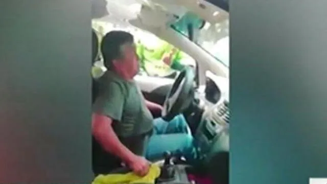Cercado de Lima: taxista estrelló su vehículo contra grúa para evitar que lo lleven al depósito [VIDEO]