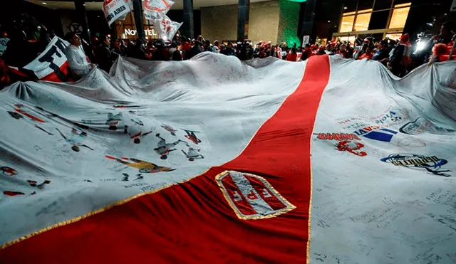 Perú vs. Chile: el emotivo banderazo de la hinchada peruana antes del ‘Clásico del Pacífico’