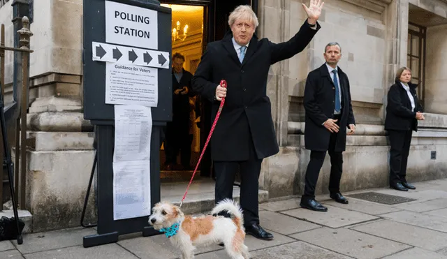 Boris Johnson y su mascota Dilyn.