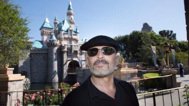 Miguel Bosé visita Disneyland