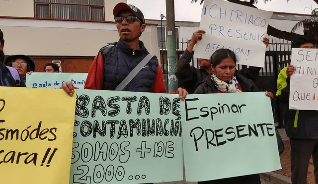 Afectados por metales tóxicos en distintas regiones del Perú protestan frente al Minem