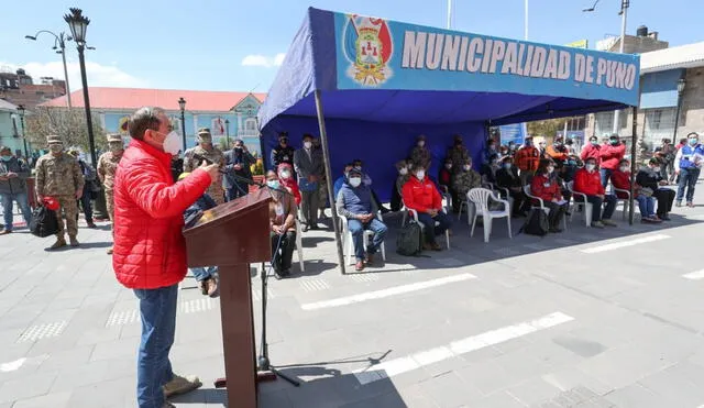 "Estamos trabajando con todos los niveles de gobierno para llevar el tratamiento temprano a la población", indicó Martos en Puno. Foto: PCM.