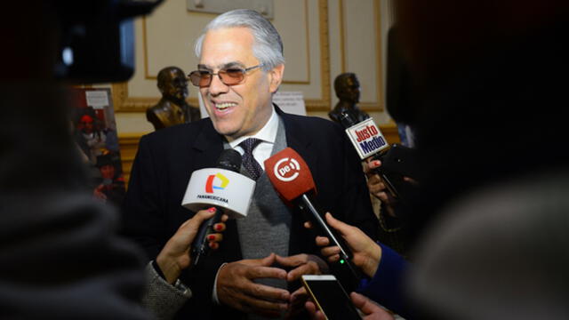 Gino Costa espera que con Mercedes Aráoz “se mejore el diálogo parlamentario”