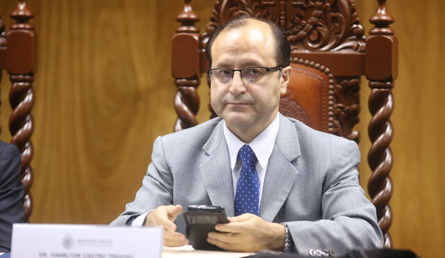 Fiscal Hamilton Castro entregará cargo a José Domingo Pérez mañana