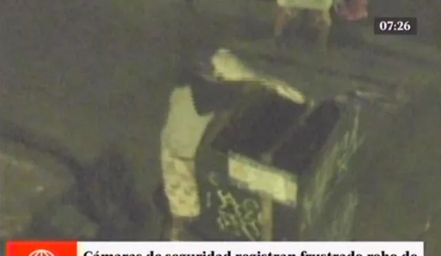 Delincuentes robaban un quiosco del Cercado de Lima pero todo les salió mal [VIDEO]