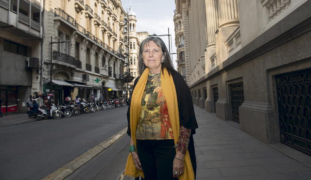 Debate. Escritora Claudia Piñeiro es ganadora del premio Clarín y el Sor Juana Inés de la Cruz. Foto: EFE