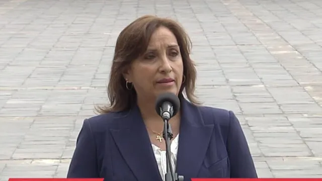 Dina Boluarte brindó una conferencia de prensa en los exteriores del Palacio de Gobierno. Foto: captura TV Perú.