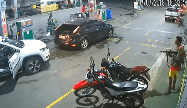 Facebook: cámaras de seguridad de grifo graban violento robo en Brasil [VIDEO]