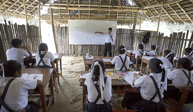 En 16 mil colegios rurales enseñan ‘docentes’ que solo tienen secundaria completa
