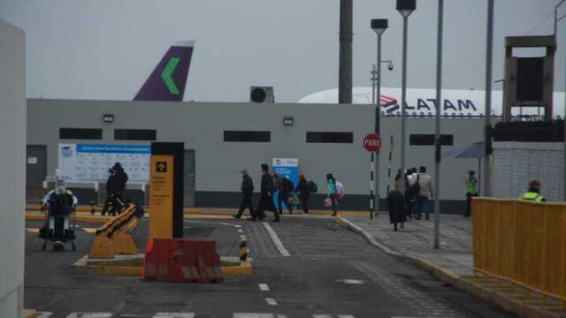 Continúan llegando pasajeros al aeropuerto Jorge Chávez. Fotos: John Reyes/La República.