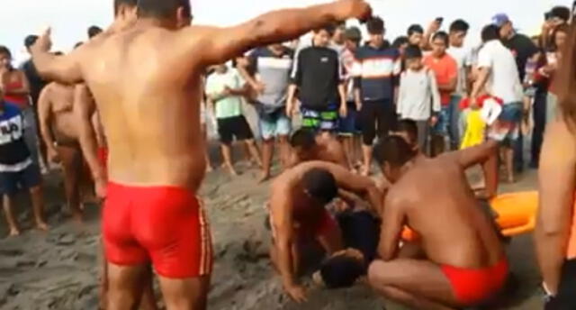 Salvavidas rescatan a bañista de morir ahogado en playa de La Punta. (Foto: Video Marco Antonio Turpo)
