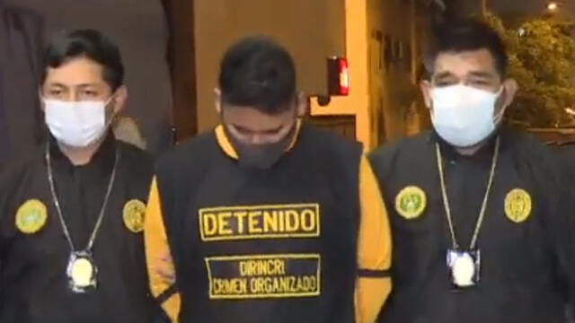 Malhechores fueron detenidos el 25 de julio por asaltar a una mujer bajo la modalidad del taxi colectivo. (Foto: Captura de video / América Noticias)