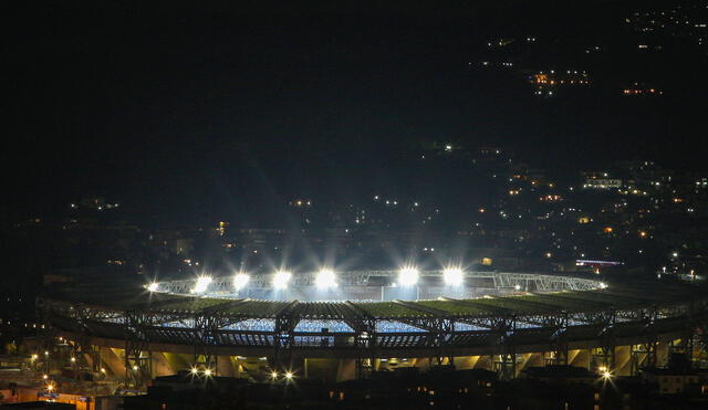 Luigi di Magistris, alcalde de Nápoles, anunció que el Estadio San Paolo pasará a llamarse Diego Maradona. Foto: AFP