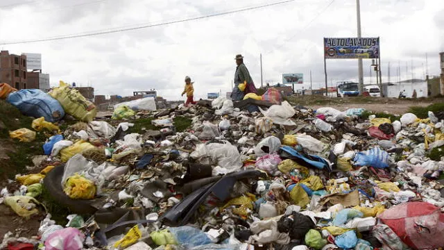 2.	Calles de Juliaca están plagadas de cúmulos de basura.