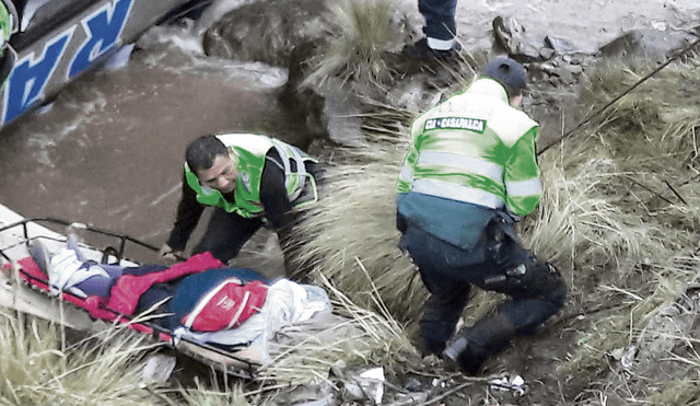 Ocho muertos y 37 heridos deja caída de un bus al río Rímac