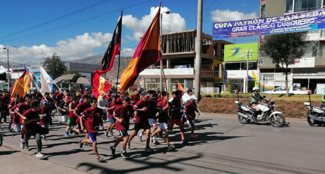 Cusco: Estudiantes de la Unsaac celebran licenciamiento con maratón [VIDEO]
