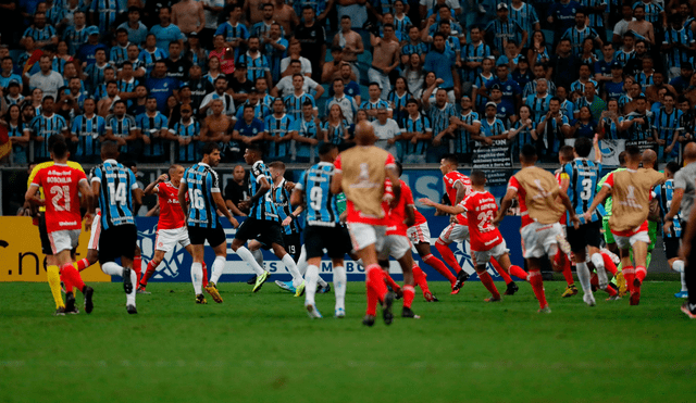 Gremio e Internacional empataron 0-0 en partido que terminó con ocho expulsiones correspondiente a la fecha 2 del Grupo E por la Copa Libertadores 2020.