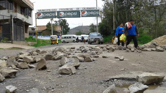 Cajamarca: pobladores bloquean carretera  Bambamarca