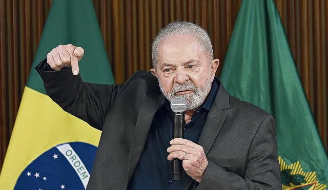 Les baja el dedo. Presidente Luiz Inácio Lula da Silva se sumó a las duras críticas 
contra funcionarios bolsonaristas. Foto: EFE