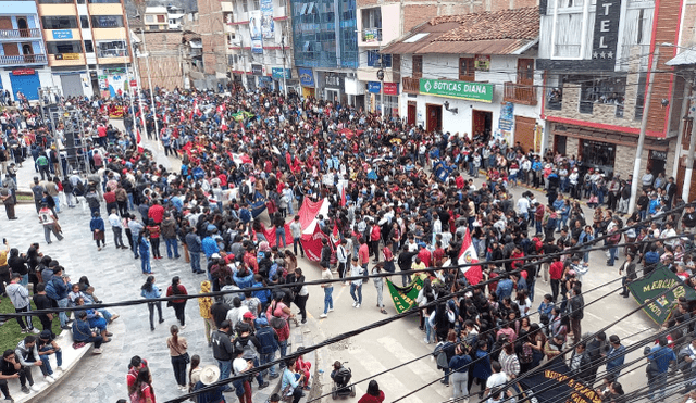 La Policía recomendó a los ronderos a tener cuidado para evitar que personas violentistas afecten la paz de Cajamarca. Foto: Chotainfo
