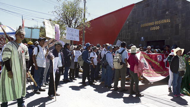 Marcha. Manifestantes llegaron hasta el Gobierno Regional.