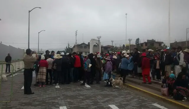Padres de familia piden a alcalde terminar construcción de colegio en Arequipa
