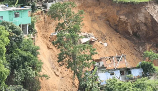 Mueren 15 personas por deslizamiento de tierra en Brasil