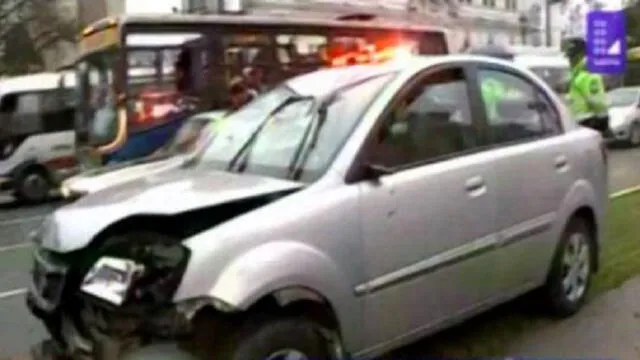 Centro de Lima: conductor herido tras chocar contra poste y árboles en Paseo Colón [VIDEO]