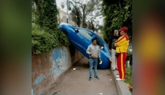 Chorrillos: Automóvil se despistó y cayó a la altura de la subida al Morro Solar