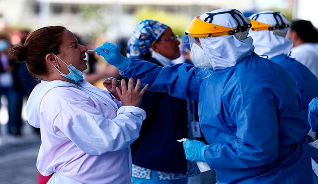 En Ecuador también aplican las pruebas PCR para detectar casos positivos de coronavirus. Foto: EFE