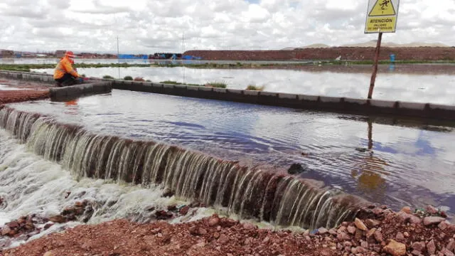 contaminación de río coata. Con el desborde de las lagunas de lixiviación aumentó la contaminación del río Coata. Los agricultores exigen al gobierno soluciones urgentes.