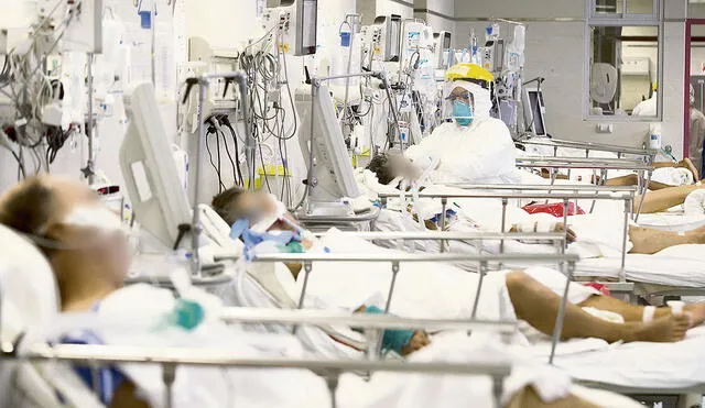 Preocupante. Los hospitales de Piura, Loreto, Puno e Ica se están llenando de pacientes graves. Los ambientes de UCI ya volvieron a estar como antes. Es importante que la población refuerce el autocuidado. Foto: John Reyes/La República