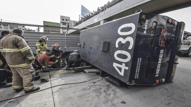 La Victoria: empresa Hermes respondió sobre volcadura de su camión en la Vía Expresa [VIDEO]