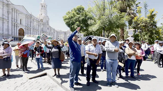 Otro lío por terrenos invadidos implica al renunciante alcalde de Arequipa